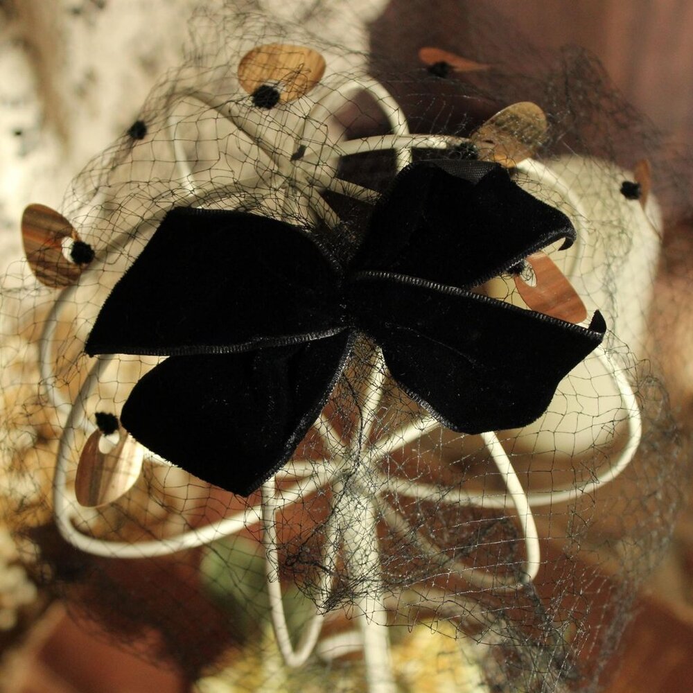 Vintage 1950s Veil Fascinator, Black Birdcage Netting Velvet Bow and Sequins - Picture 11 of 12